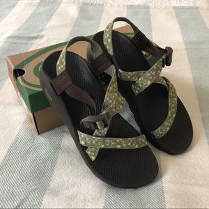 Almost new Women’s Chacos W/ Box